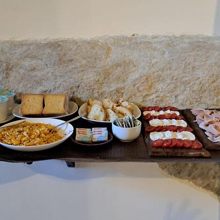 B&B Le Vie Del Borgo กัสตีลโยเน ดิ ซิชีเลีย ภายนอก รูปภาพ