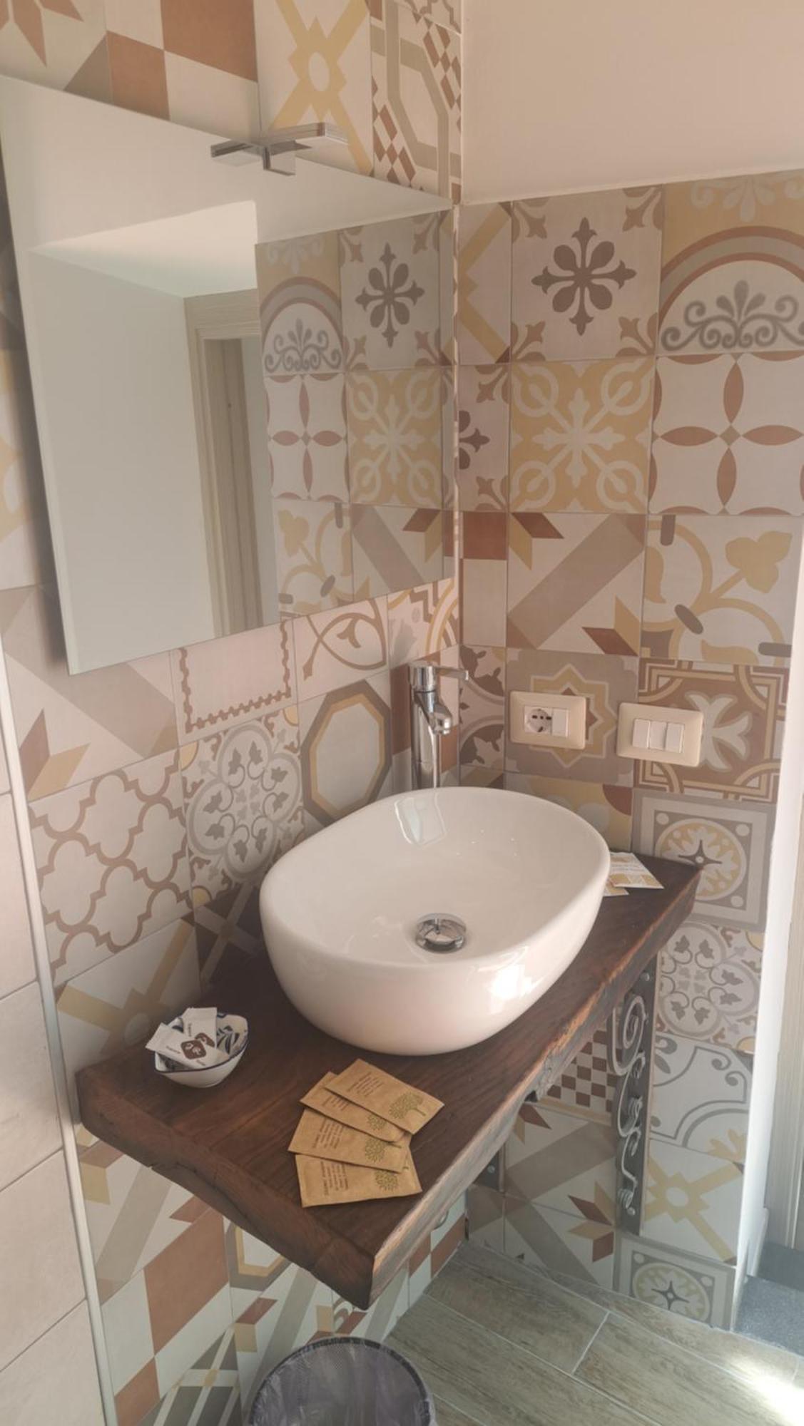 B&B Le Vie Del Borgo กัสตีลโยเน ดิ ซิชีเลีย ภายนอก รูปภาพ