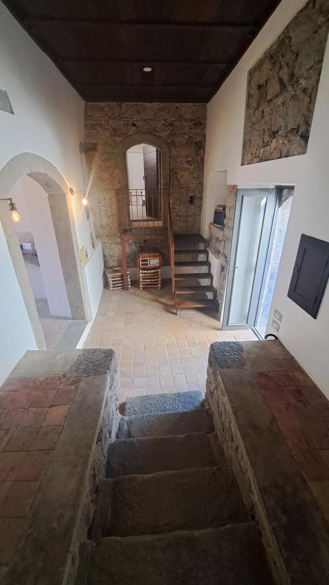 B&B Le Vie Del Borgo กัสตีลโยเน ดิ ซิชีเลีย ภายนอก รูปภาพ
