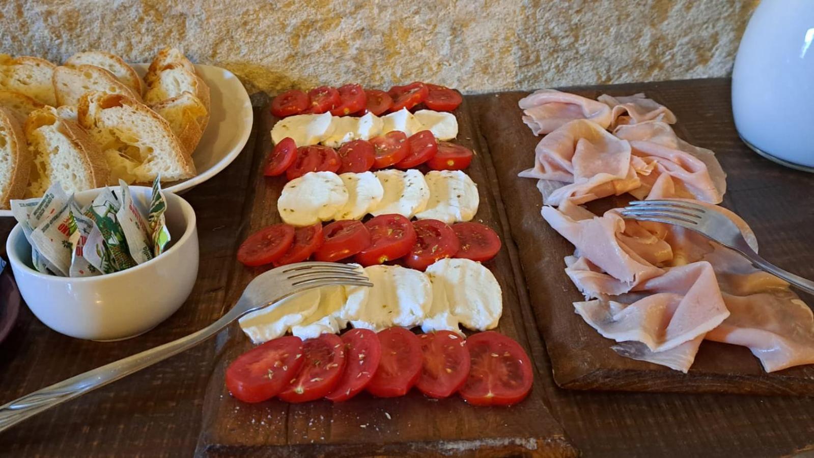 B&B Le Vie Del Borgo กัสตีลโยเน ดิ ซิชีเลีย ภายนอก รูปภาพ
