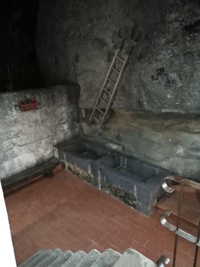 B&B Le Vie Del Borgo กัสตีลโยเน ดิ ซิชีเลีย ภายนอก รูปภาพ