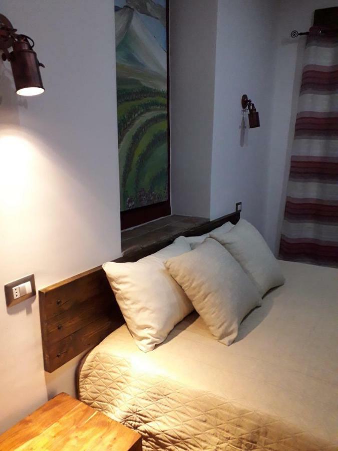 B&B Le Vie Del Borgo กัสตีลโยเน ดิ ซิชีเลีย ภายนอก รูปภาพ